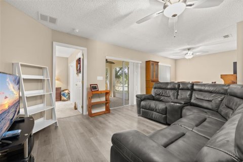 House in Clermont, Florida 2 bedrooms, 127.93 sq.m. № 2222658 - photo 12