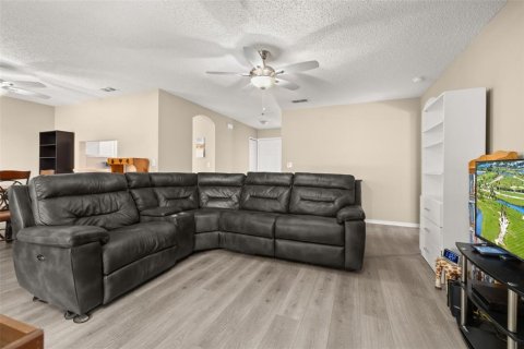 House in Clermont, Florida 2 bedrooms, 127.93 sq.m. № 2222658 - photo 11