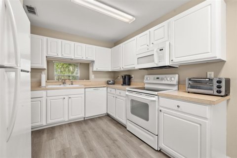 House in Clermont, Florida 2 bedrooms, 127.93 sq.m. № 2222658 - photo 16