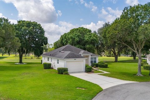 House in Clermont, Florida 2 bedrooms, 127.93 sq.m. № 2222658 - photo 2