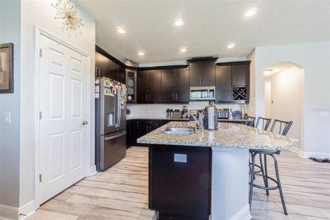 Casa en venta en Tampa, Florida, 4 dormitorios, 277.41 m2 № 1362045 - foto 8