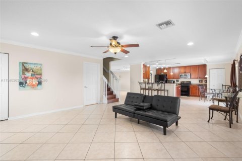 House in Miramar, Florida 6 bedrooms, 317.35 sq.m. № 2043857 - photo 12
