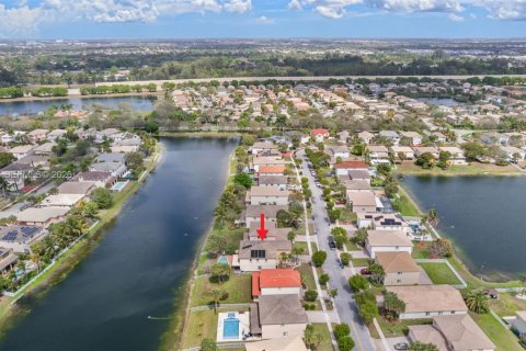 House in Miramar, Florida 6 bedrooms, 317.35 sq.m. № 2043857 - photo 5