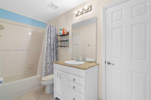 House in Miramar, Florida 6 bedrooms, 317.35 sq.m. № 2043857 - photo 18