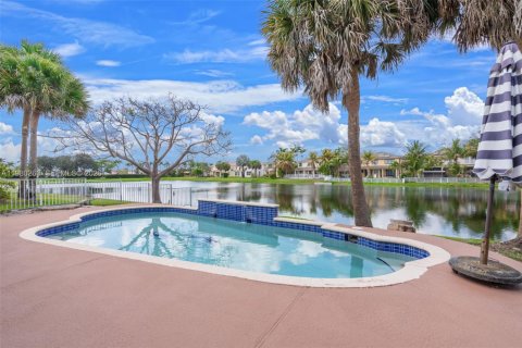 House in Miramar, Florida 6 bedrooms, 317.35 sq.m. № 2043857 - photo 2