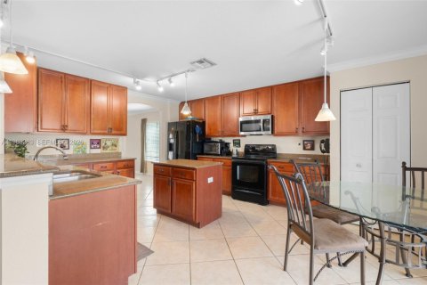 House in Miramar, Florida 6 bedrooms, 317.35 sq.m. № 2043857 - photo 14