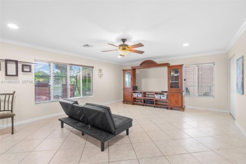 House in Miramar, Florida 6 bedrooms, 317.35 sq.m. № 2043857 - photo 11