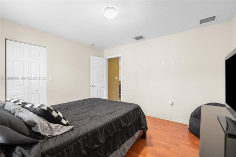 House in Miramar, Florida 6 bedrooms, 317.35 sq.m. № 2043857 - photo 19