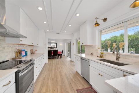 Villa ou maison à vendre à Miami, Floride: 4 chambres, 153.38 m2 № 2063754 - photo 16