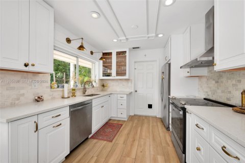 Villa ou maison à vendre à Miami, Floride: 4 chambres, 153.38 m2 № 2063754 - photo 15