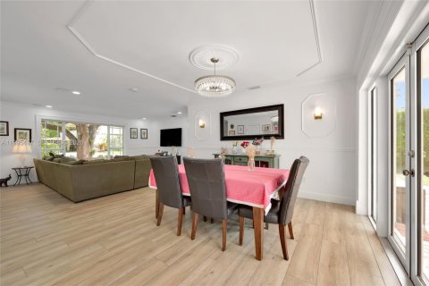 Villa ou maison à vendre à Miami, Floride: 4 chambres, 153.38 m2 № 2063754 - photo 13