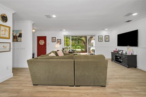 Villa ou maison à vendre à Miami, Floride: 4 chambres, 153.38 m2 № 2063754 - photo 8