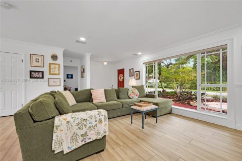 Villa ou maison à vendre à Miami, Floride: 4 chambres, 153.38 m2 № 2063754 - photo 9