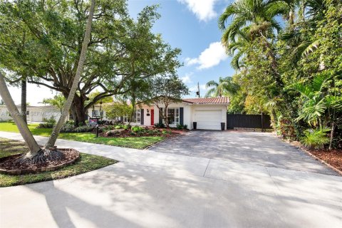 Villa ou maison à vendre à Miami, Floride: 4 chambres, 153.38 m2 № 2063754 - photo 2