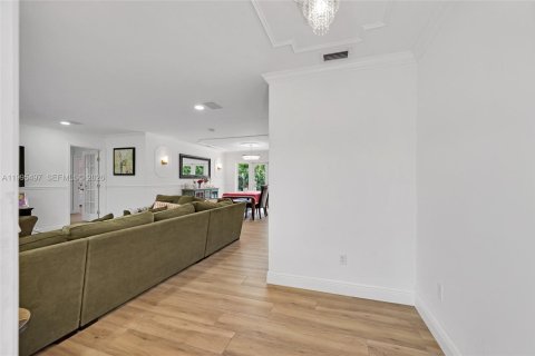 Villa ou maison à vendre à Miami, Floride: 4 chambres, 153.38 m2 № 2063754 - photo 6