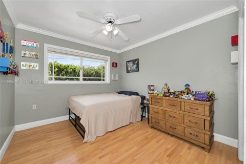 Villa ou maison à vendre à Miami, Floride: 4 chambres, 153.38 m2 № 2063754 - photo 17