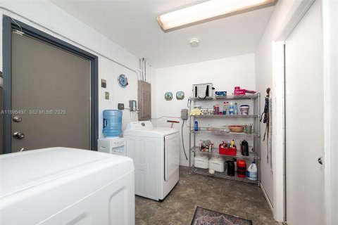 Villa ou maison à vendre à Miami, Floride: 4 chambres, 153.38 m2 № 2063754 - photo 27