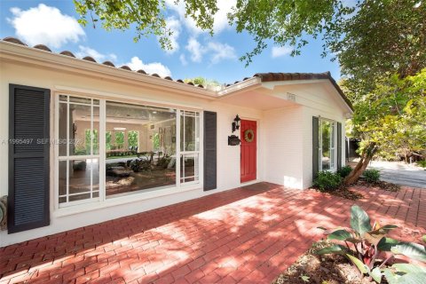 Villa ou maison à vendre à Miami, Floride: 4 chambres, 153.38 m2 № 2063754 - photo 5