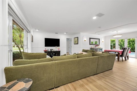Villa ou maison à vendre à Miami, Floride: 4 chambres, 153.38 m2 № 2063754 - photo 7