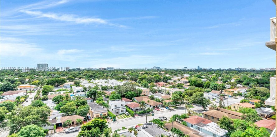 Condominio en Miami, Florida, 1 dormitorio  № 1940929