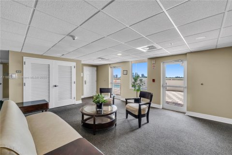 Condominio en venta en Miami, Florida, 1 dormitorio, 65.96 m2 № 1940929 - foto 25