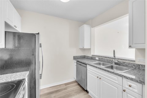 Condominio en venta en Miami, Florida, 1 dormitorio, 65.96 m2 № 1940929 - foto 15