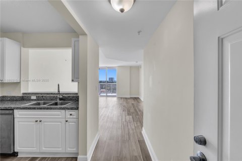 Condominio en venta en Miami, Florida, 1 dormitorio, 65.96 m2 № 1940929 - foto 7