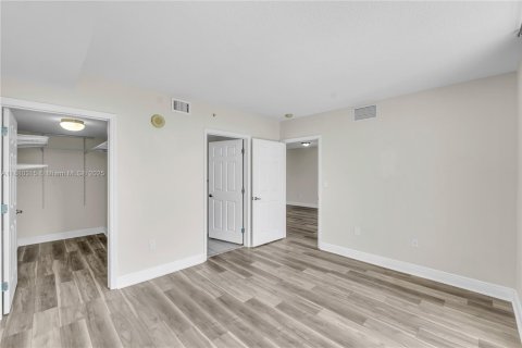 Condominio en venta en Miami, Florida, 1 dormitorio, 65.96 m2 № 1940929 - foto 20