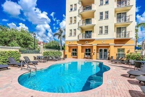 Condominio en alquiler en Miami, Florida, 2 dormitorios, 106.37 m2 № 1961123 - foto 6