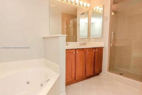 Condominio en alquiler en Miami, Florida, 2 dormitorios, 106.37 m2 № 1961123 - foto 4