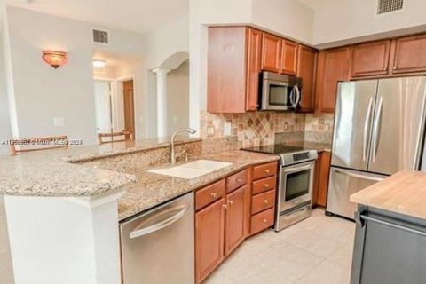 Condominio en alquiler en Miami, Florida, 2 dormitorios, 106.37 m2 № 1961123 - foto 2