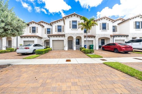 Купить таунхаус в Хомстед, Флорида 3 спальни, 169.73м2, № 1968010 - фото 1