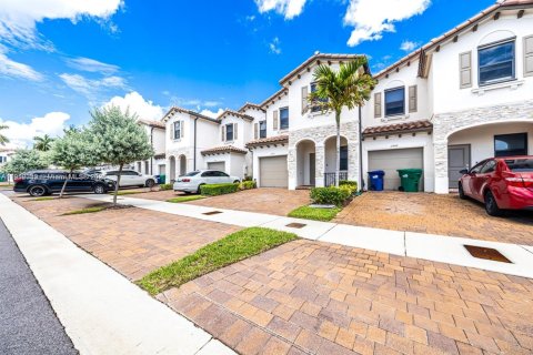 Купить таунхаус в Хомстед, Флорида 3 спальни, 169.73м2, № 1968010 - фото 2