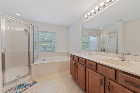 House in Orlando, Florida 4 bedrooms, 226.31 sq.m. № 2122791 - photo 16