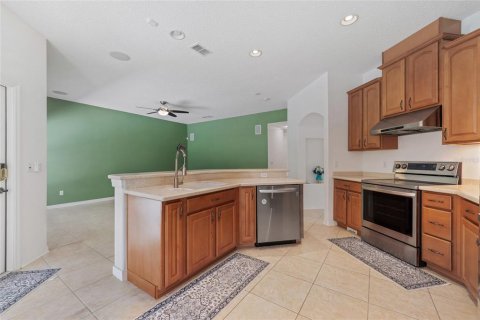 House in Orlando, Florida 4 bedrooms, 226.31 sq.m. № 2122791 - photo 7