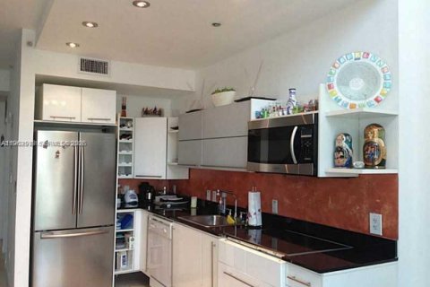 Copropriété à louer à Miami, Floride: 1 chambre, 73.86 m2 № 2023957 - photo 4