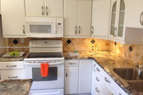 Condominio en venta en Lauderhill, Florida, 3 dormitorios, 164.44 m2 № 1762480 - foto 2