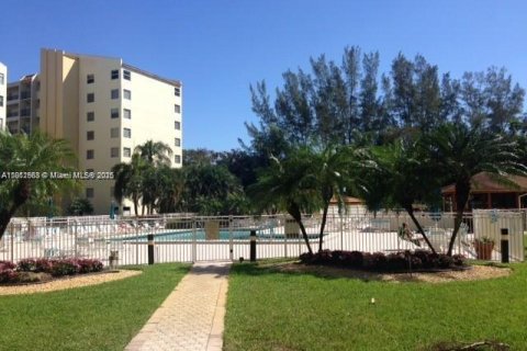 Condominio en venta en Lauderhill, Florida, 3 dormitorios, 164.44 m2 № 1762480 - foto 15