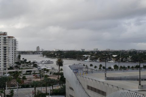 Condo in Fort Lauderdale, Florida, 1 bedroom  № 837579 - photo 1