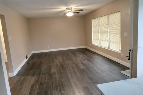 House in Ocala, Florida 4 bedrooms, 132.01 sq.m. № 2212250 - photo 4