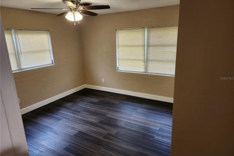House in Ocala, Florida 4 bedrooms, 132.01 sq.m. № 2212250 - photo 18