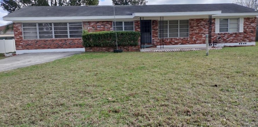 House in Ocala, Florida 4 bedrooms, 132.01 sq.m. № 2212250