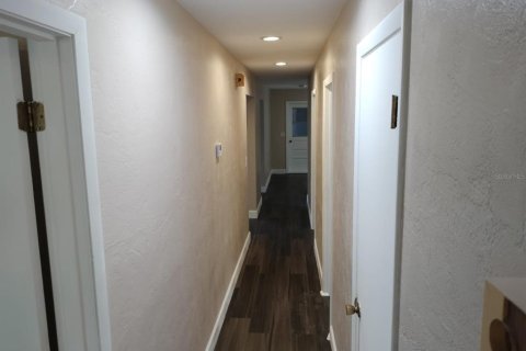 House in Ocala, Florida 4 bedrooms, 132.01 sq.m. № 2212250 - photo 9