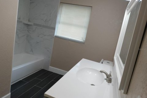 House in Ocala, Florida 4 bedrooms, 132.01 sq.m. № 2212250 - photo 11