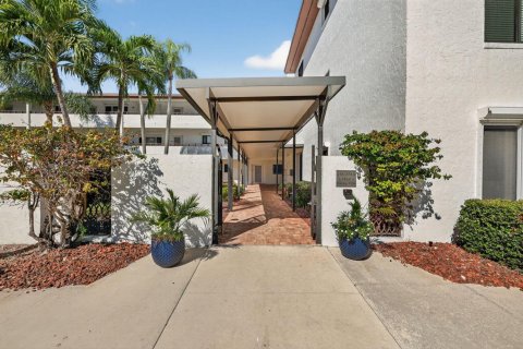 Condo in St. Lucie, Florida, 2 bedrooms № 2082459 - photo 9