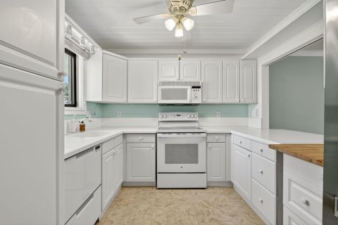 Condo in St. Lucie, Florida, 2 bedrooms № 2082459 - photo 13
