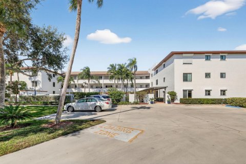 Condo in St. Lucie, Florida, 2 bedrooms № 2082459 - photo 8