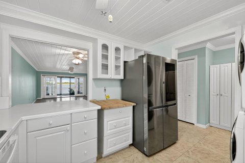 Condo in St. Lucie, Florida, 2 bedrooms № 2082459 - photo 12