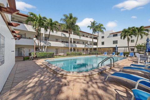 Condo in St. Lucie, Florida, 2 bedrooms № 2082459 - photo 10