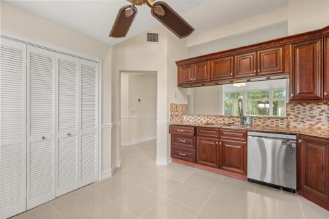 House in Orlando, Florida 3 bedrooms, 119.94 sq.m. № 2122590 - photo 13